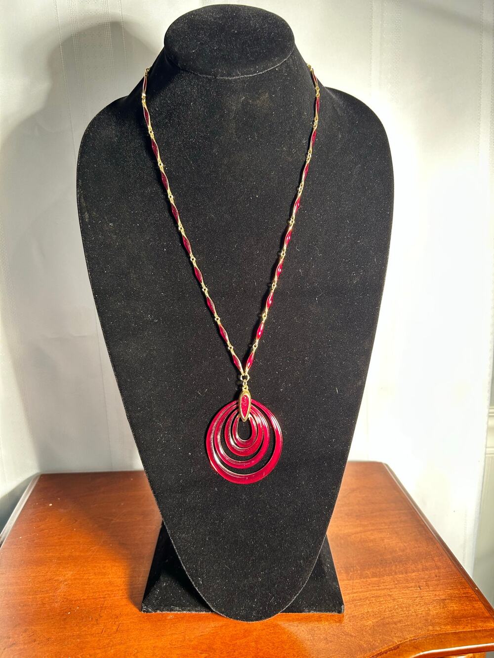 Vintage Gold Tone Red Enamel Pendant Necklace Concentric Circular Teardrop 26"